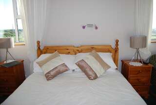Отели типа «постель и завтрак» Clonmore Lodge B&B Quilty Небольшой семейный номер-3