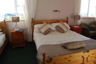 Отели типа «постель и завтрак» Clonmore Lodge B&B Quilty Небольшой семейный номер-7